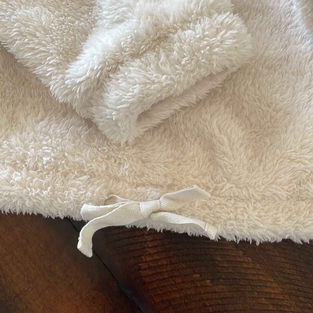 Gap Pullover - Picture 2 of 8